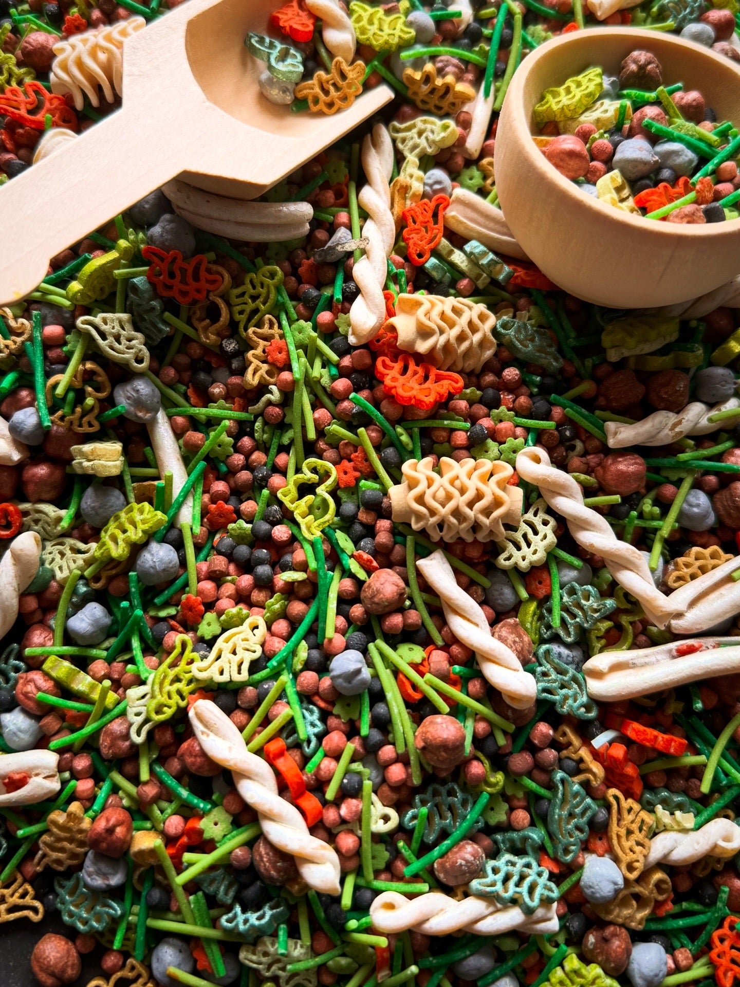 Dinosaur Pour & Play Sensory Kit